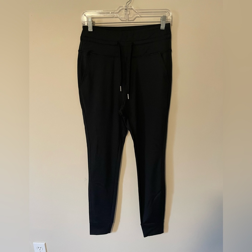 Halara black jogger leggings size Medium, soft stretchable fabric tapered hem